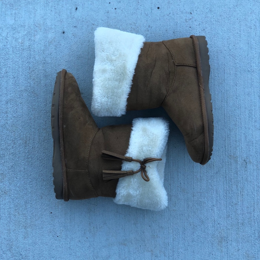 Girls size 1 Arizona boots